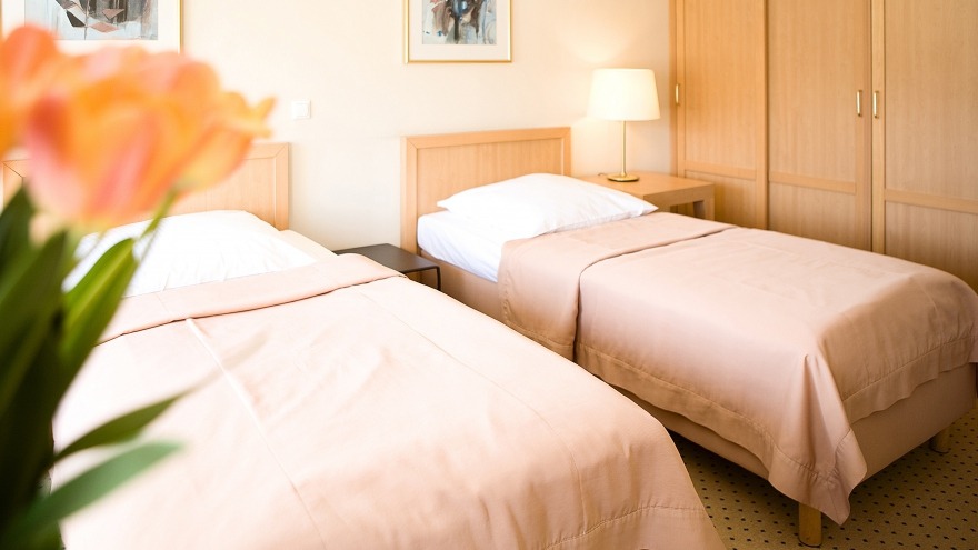 Premium-Doppelzimmer mit Twinbed im Stammhaus Twinbed im Premium Doppelzimmer in Hamburg